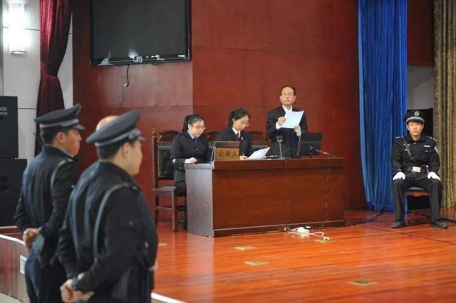 上海杀妻焚尸案爱犬救主冲入火海 网友感叹真的是人不如狗
