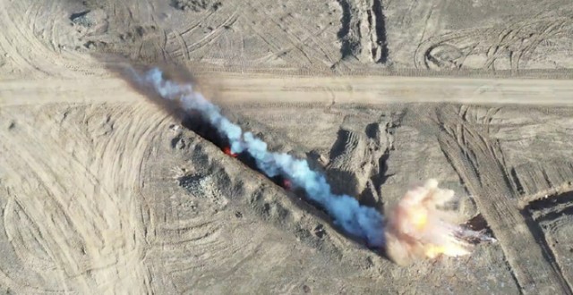 西部高原这一幕令印军胆寒，大口径火箭筒摧毁目标，莫迪被打脸了