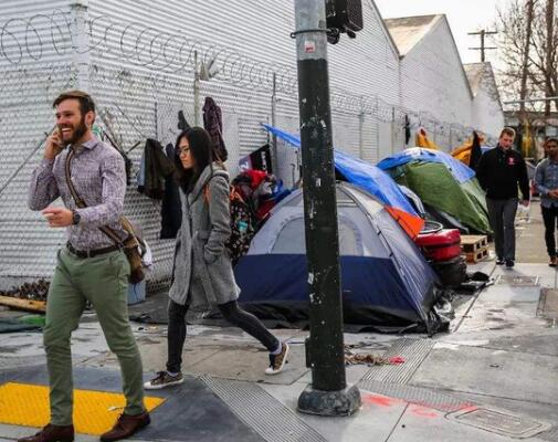 洛杉矶收治流浪汉计划引发争议：6平米安置房竟要13万美元