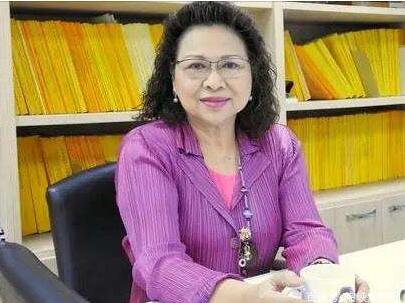 台名嘴灵魂发问 “解放军打来你怎么办？”年轻人回答：投降!