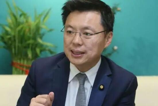 台名嘴灵魂发问 “解放军打来你怎么办？”年轻人回答：投降!