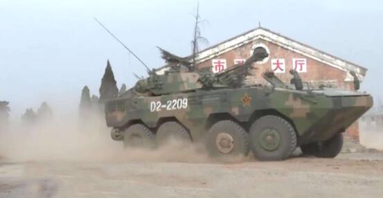 台名嘴灵魂发问 “解放军打来你怎么办？”年轻人回答：投降!