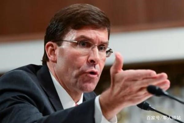 拜登公开接种新冠疫苗 并在接种完疫苗后与护士碰肘