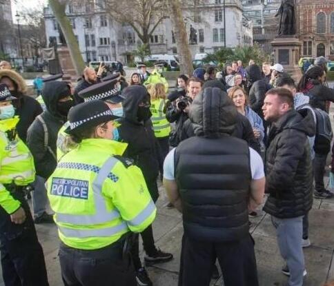 疫情封城后的伦敦惨不忍睹，这五个细节很意味深长！