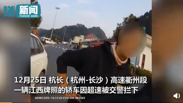 大反转！女子超速被查对交警疯狂发飙，高能结局引起舒适