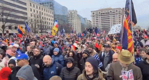 特朗普支持者强闯国会与警察激战 特工开枪！