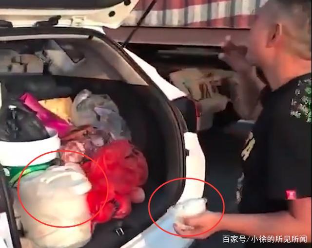 高速上的干饭人!高速遇堵车 男子后备箱盛饭开吃引围观