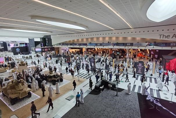 曾是最大代表团，美高层却缺席阿布扎比防务展，美媒：让中国成香饽饽