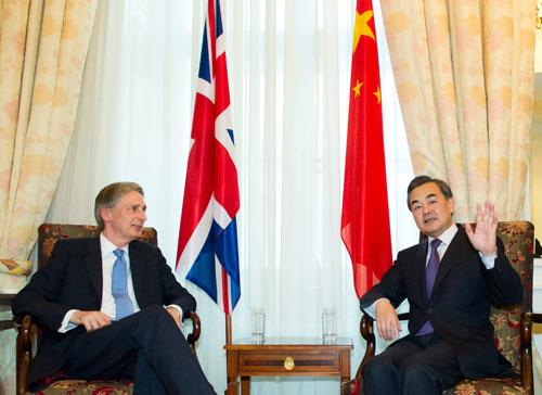 英国计划派航母支持“印太战略”，中国强烈谴责！