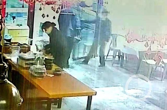 饿了么回应7道菜仅1道正品 平台已停止该配送员的服务资格