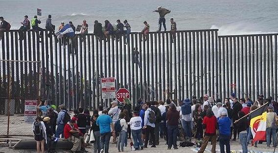 美国镇长束手无策！大量非法移民涌入后苦不堪言