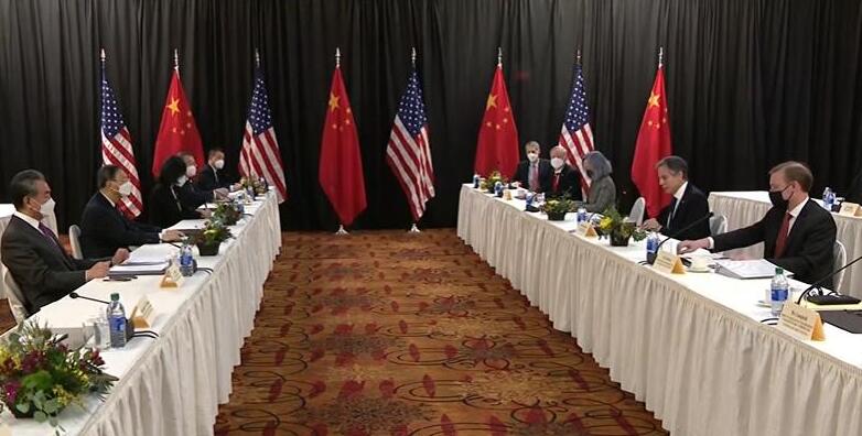 强力制裁英国 华春莹:北约还欠着中国人民的血债