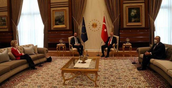 一把椅子引发国际危机 这些国家开始大骂出口! 一把椅子引发国际危机 这些国家开始大骂出口!