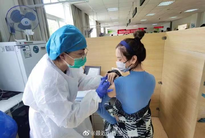 卖爆了!姑娘们打疫苗着装冲上热搜,网友笑喷:哈哈哈哈最佳!