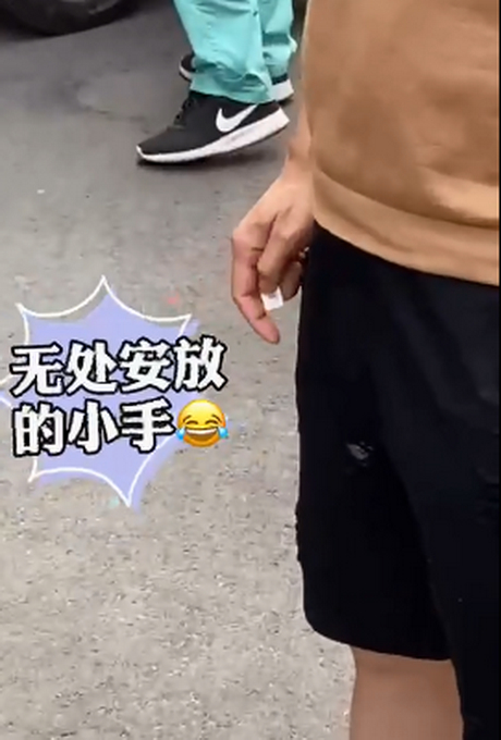 紧张的小手手!西安考场外一位紧张到没有灵魂的爸爸