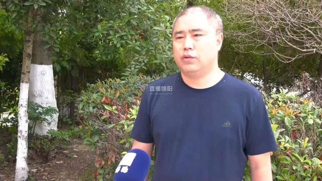 班主任回应男生高考前父亲去世 高中三年学杂费都给予以减免