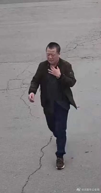 悬赏10万!见到此人立即报警!