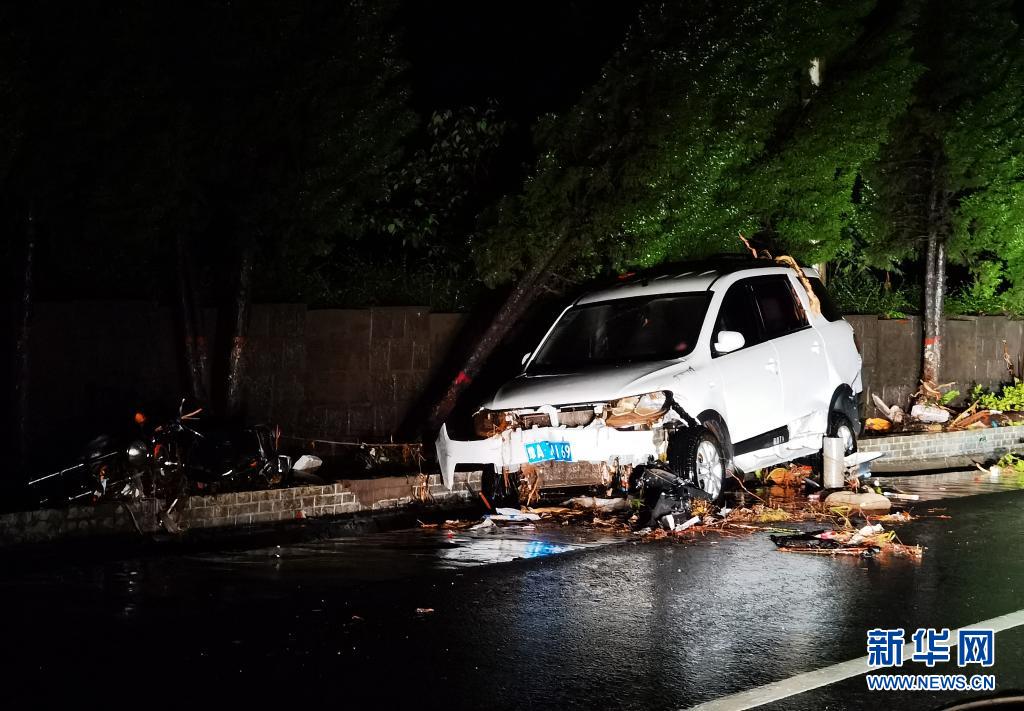 河南巩义市一镇区因强降雨被淹没 大量群众被临时安置