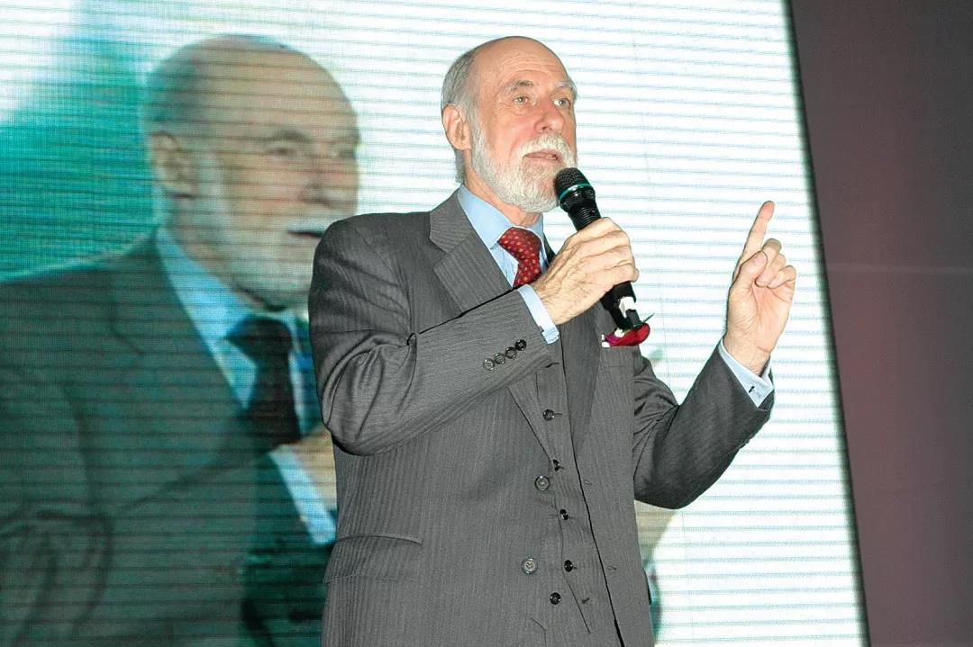 互联网之父 Vint Cerf：降低运营成本，拥抱IPv6