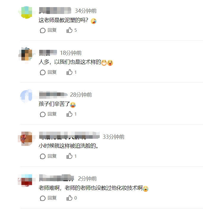 男老师给学生化妆对着脸一顿输出,爸爸们为了六一汇演也是拼了